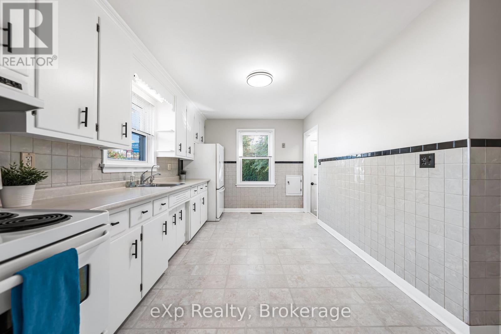 2 Skov Crescent, Guelph, Ontario  N1E 4B7 - Photo 15 - X12442576