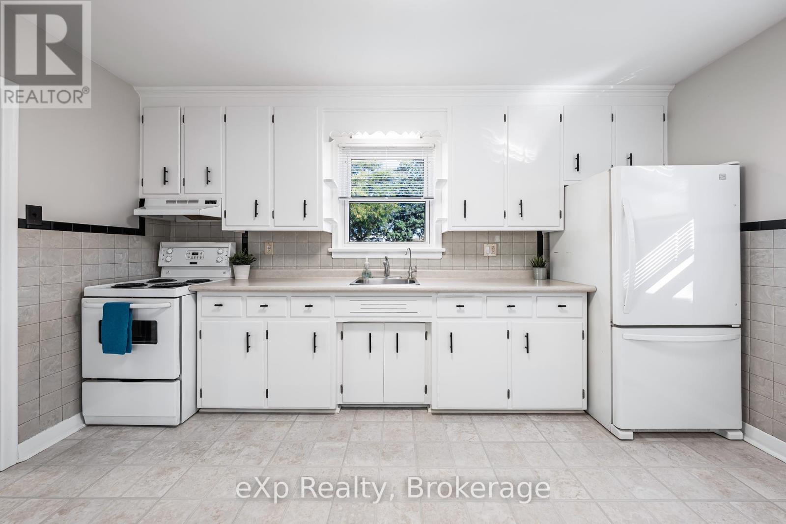 2 Skov Crescent, Guelph, Ontario  N1E 4B7 - Photo 16 - X12442576