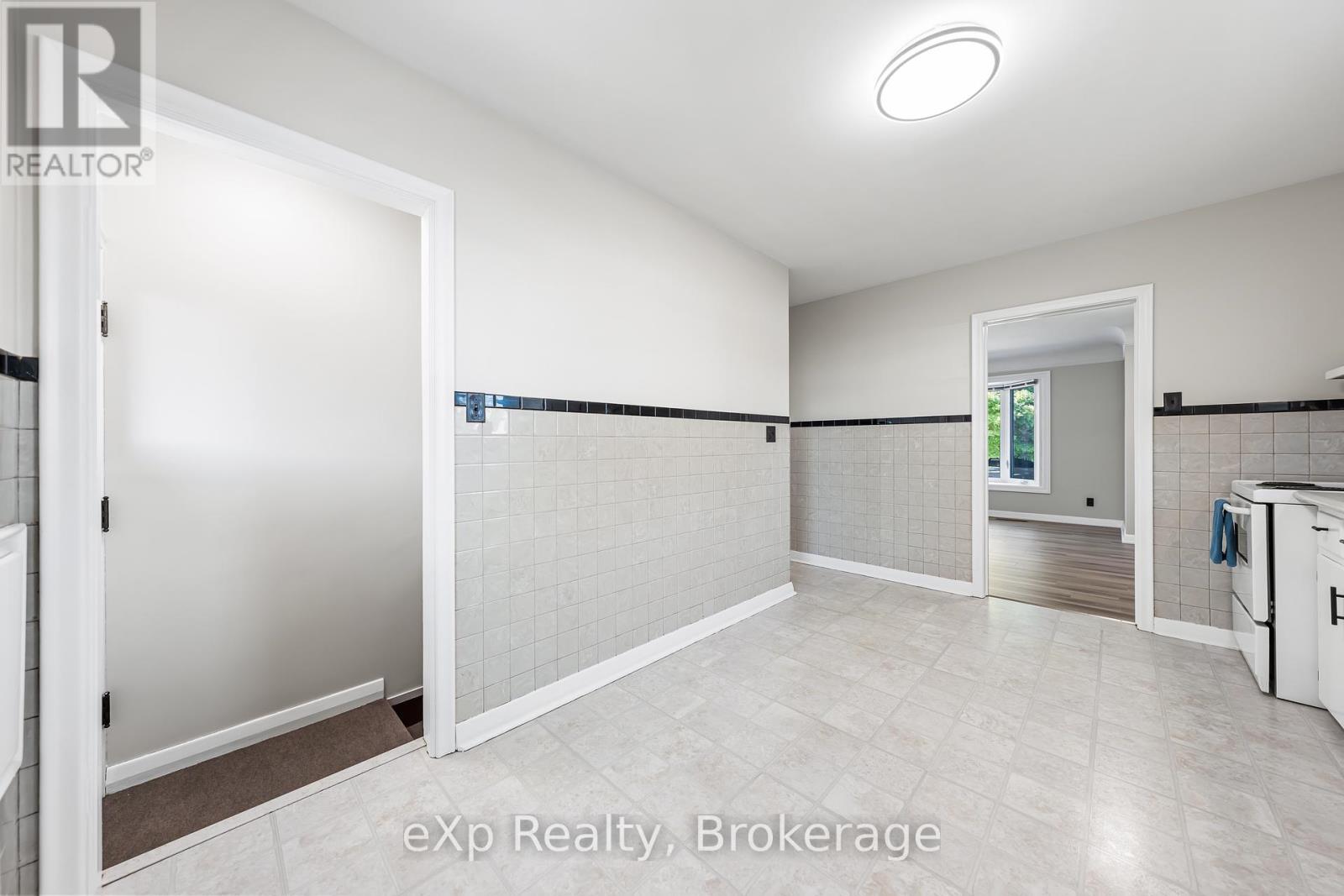 2 Skov Crescent, Guelph, Ontario  N1E 4B7 - Photo 17 - X12442576