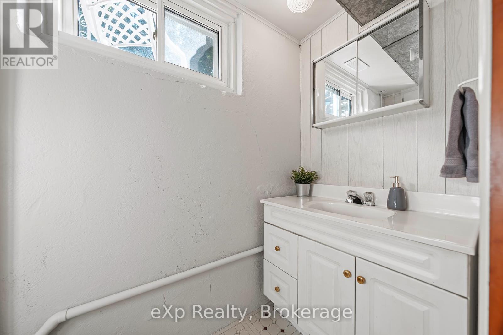 2 Skov Crescent, Guelph, Ontario  N1E 4B7 - Photo 32 - X12442576