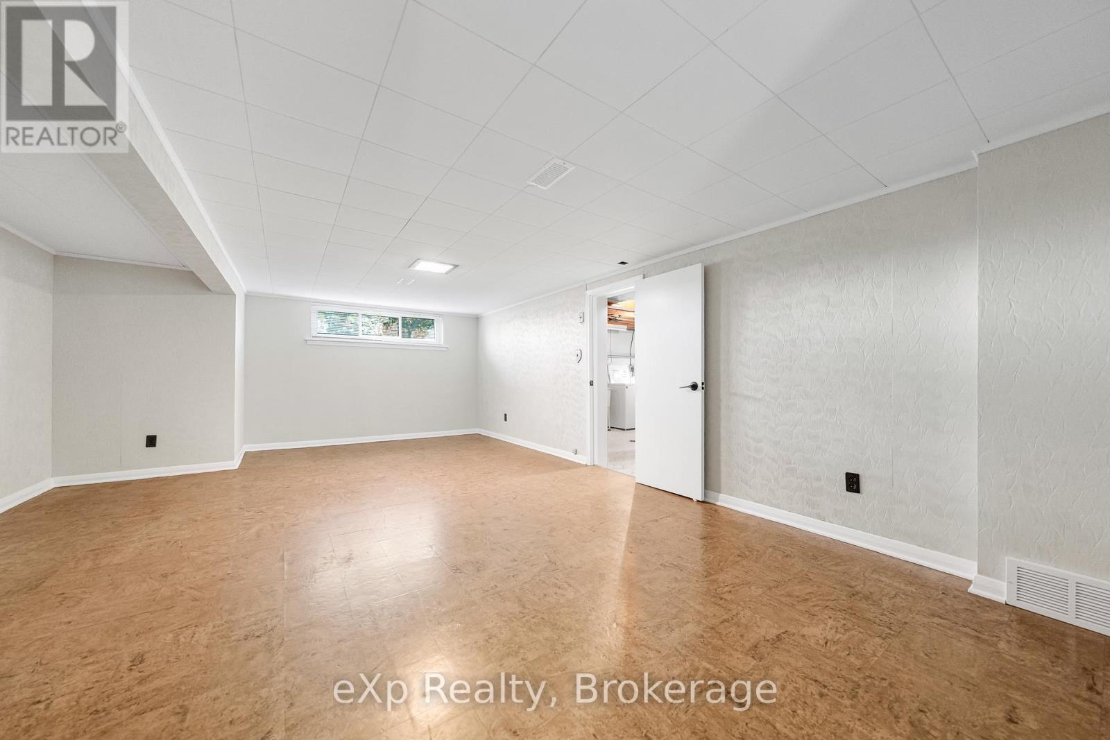 2 Skov Crescent, Guelph, Ontario  N1E 4B7 - Photo 34 - X12442576
