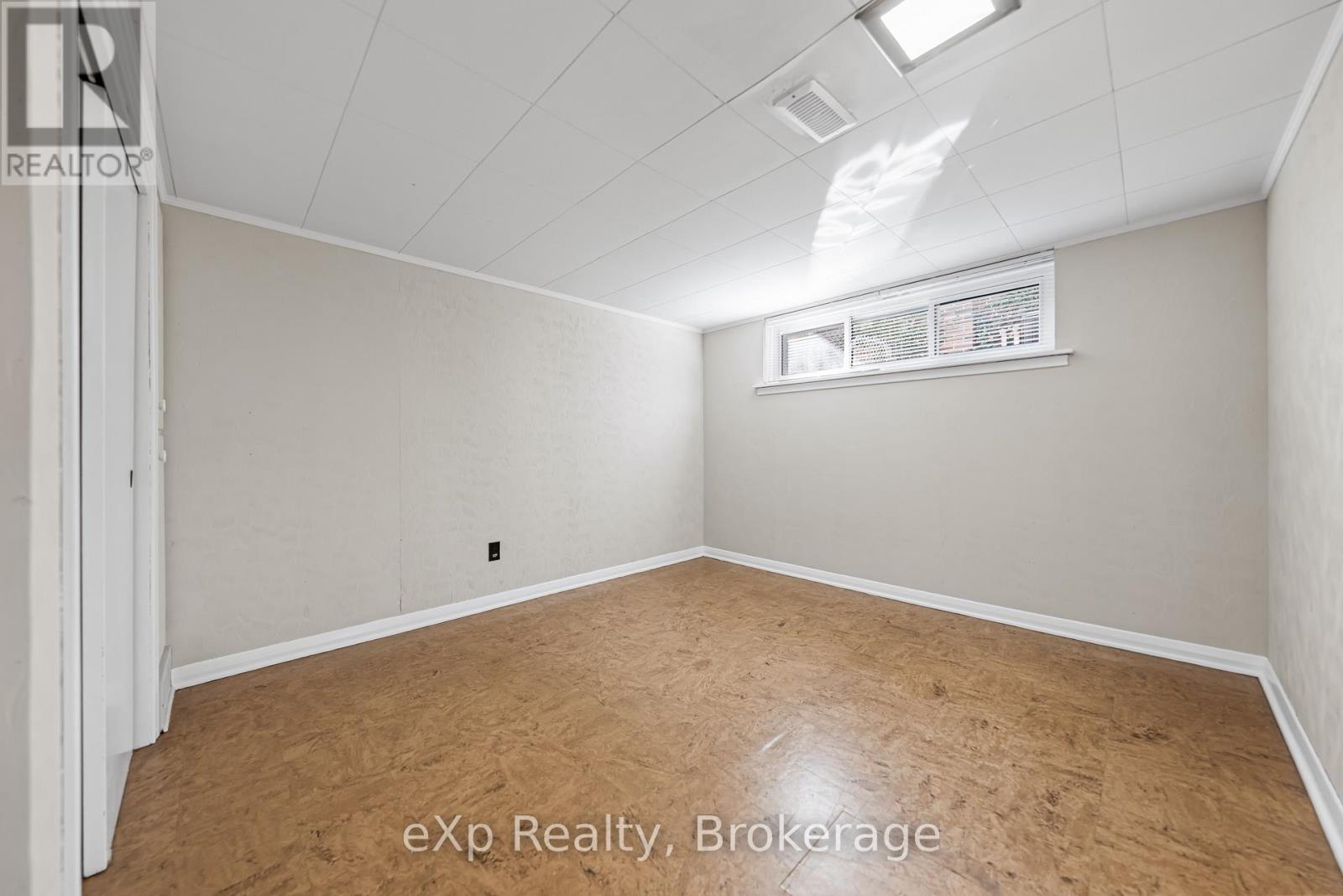 2 Skov Crescent, Guelph, Ontario  N1E 4B7 - Photo 36 - X12442576
