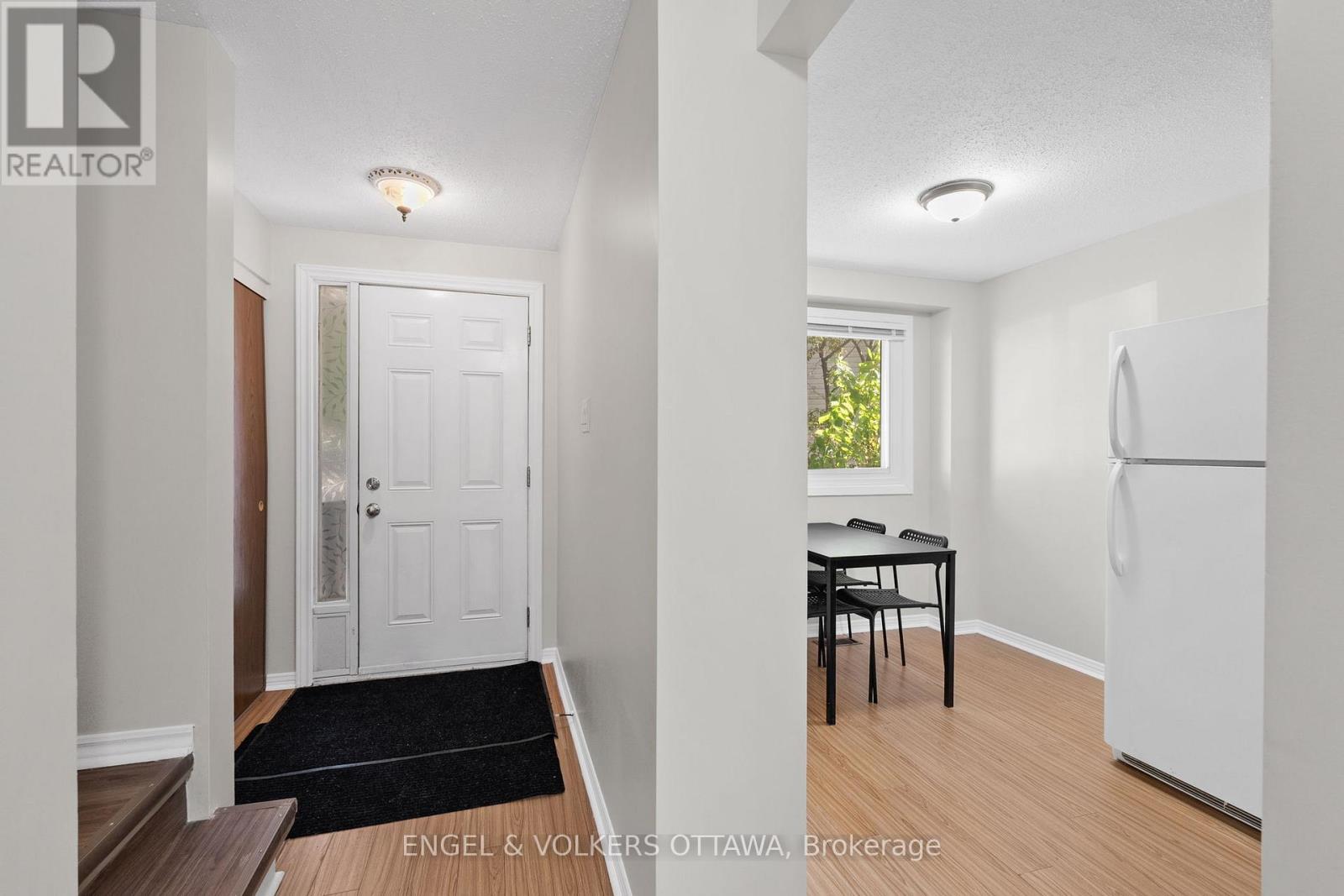 50a Sumac Street, Ottawa, Ontario  K1J 6P7 - Photo 2 - X12442593