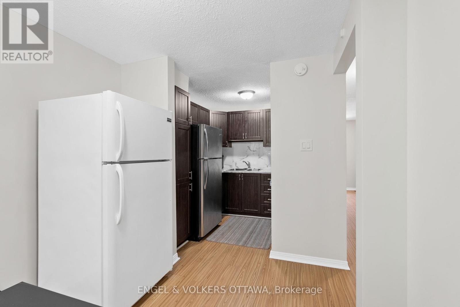 50a Sumac Street, Ottawa, Ontario  K1J 6P7 - Photo 5 - X12442593