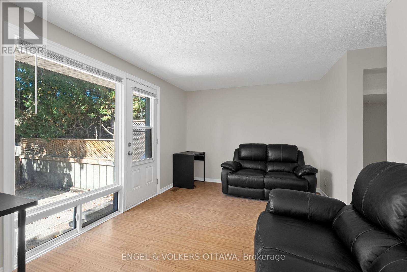 50a Sumac Street, Ottawa, Ontario  K1J 6P7 - Photo 6 - X12442593