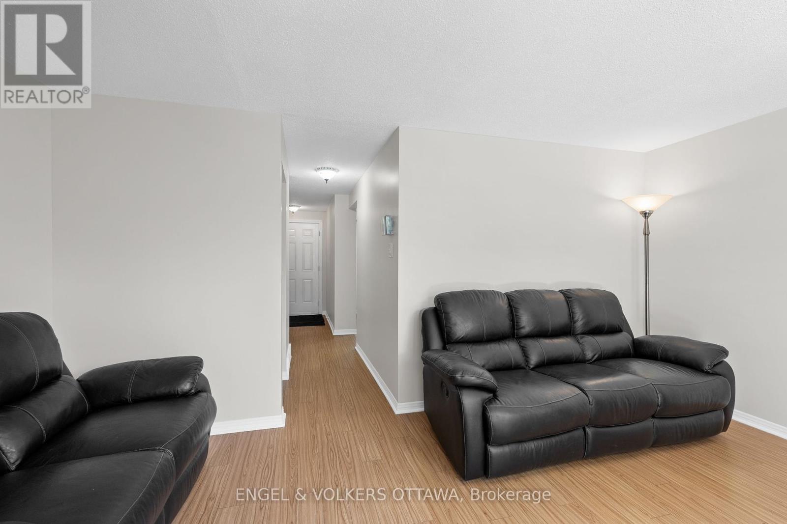 50a Sumac Street, Ottawa, Ontario  K1J 6P7 - Photo 8 - X12442593