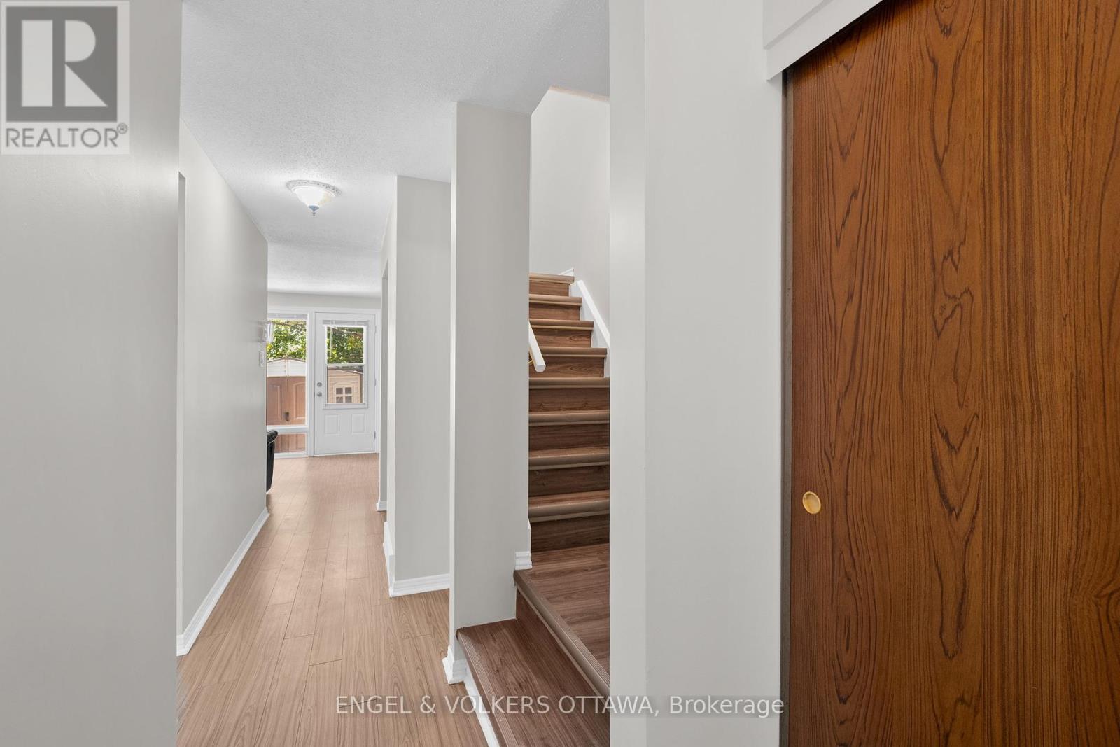 50a Sumac Street, Ottawa, Ontario  K1J 6P7 - Photo 9 - X12442593