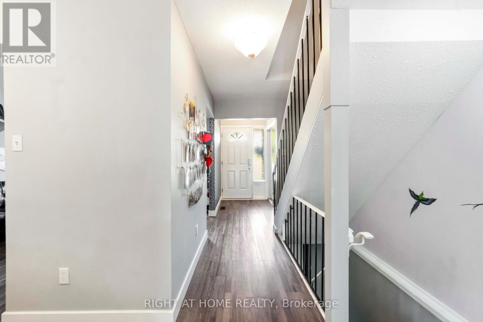 3 - 21 Midland Crescent, Ottawa, Ontario  K2H 8P6 - Photo 2 - X12442608