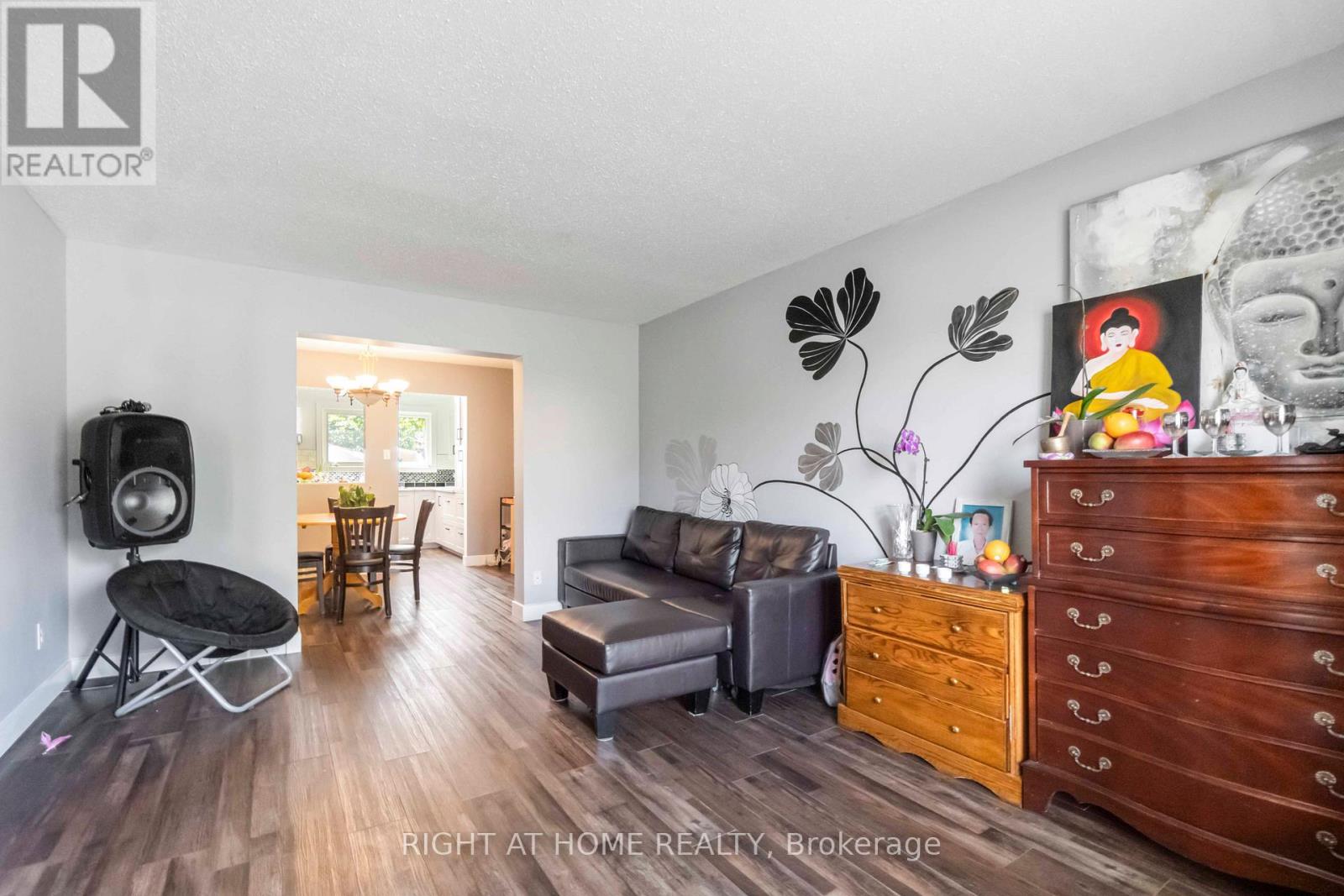 3 - 21 Midland Crescent, Ottawa, Ontario  K2H 8P6 - Photo 4 - X12442608