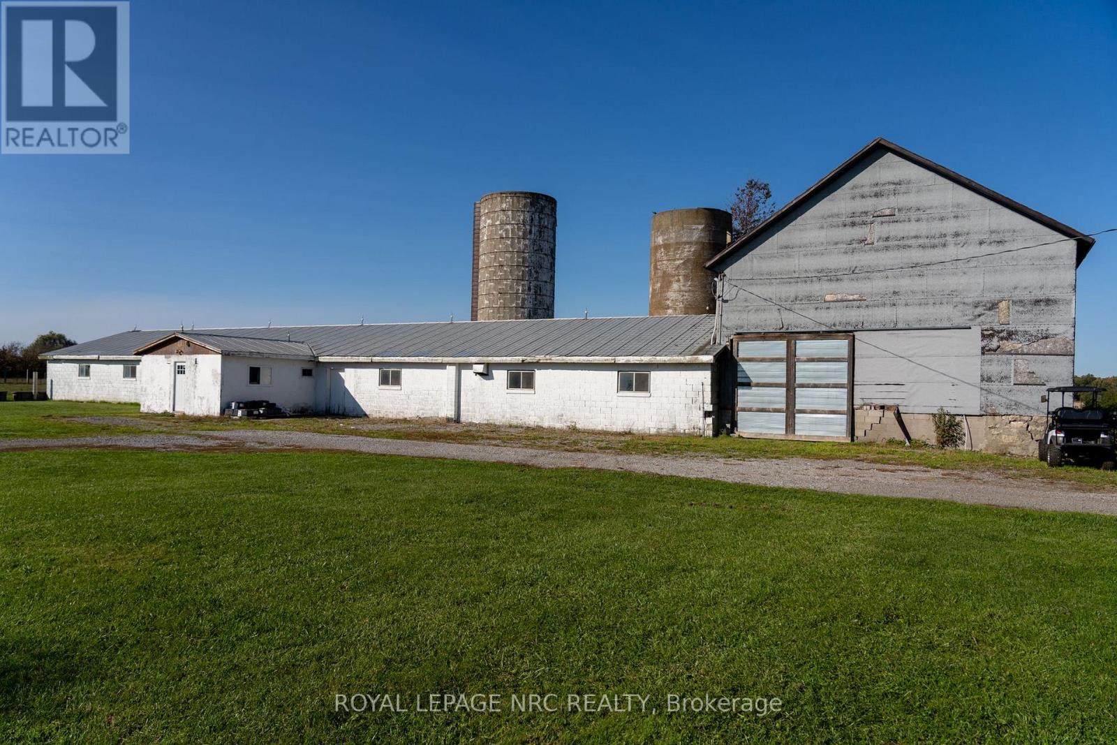 4692 Gilmore Road, Fort Erie, Ontario  L0S 1N0 - Photo 13 - X12442247