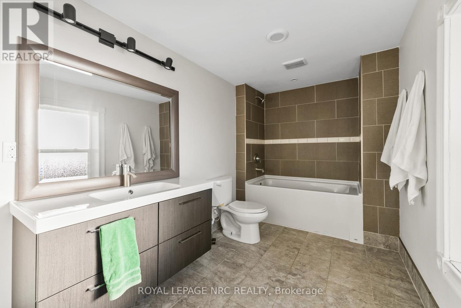 4692 Gilmore Road, Fort Erie, Ontario  L0S 1N0 - Photo 49 - X12442247