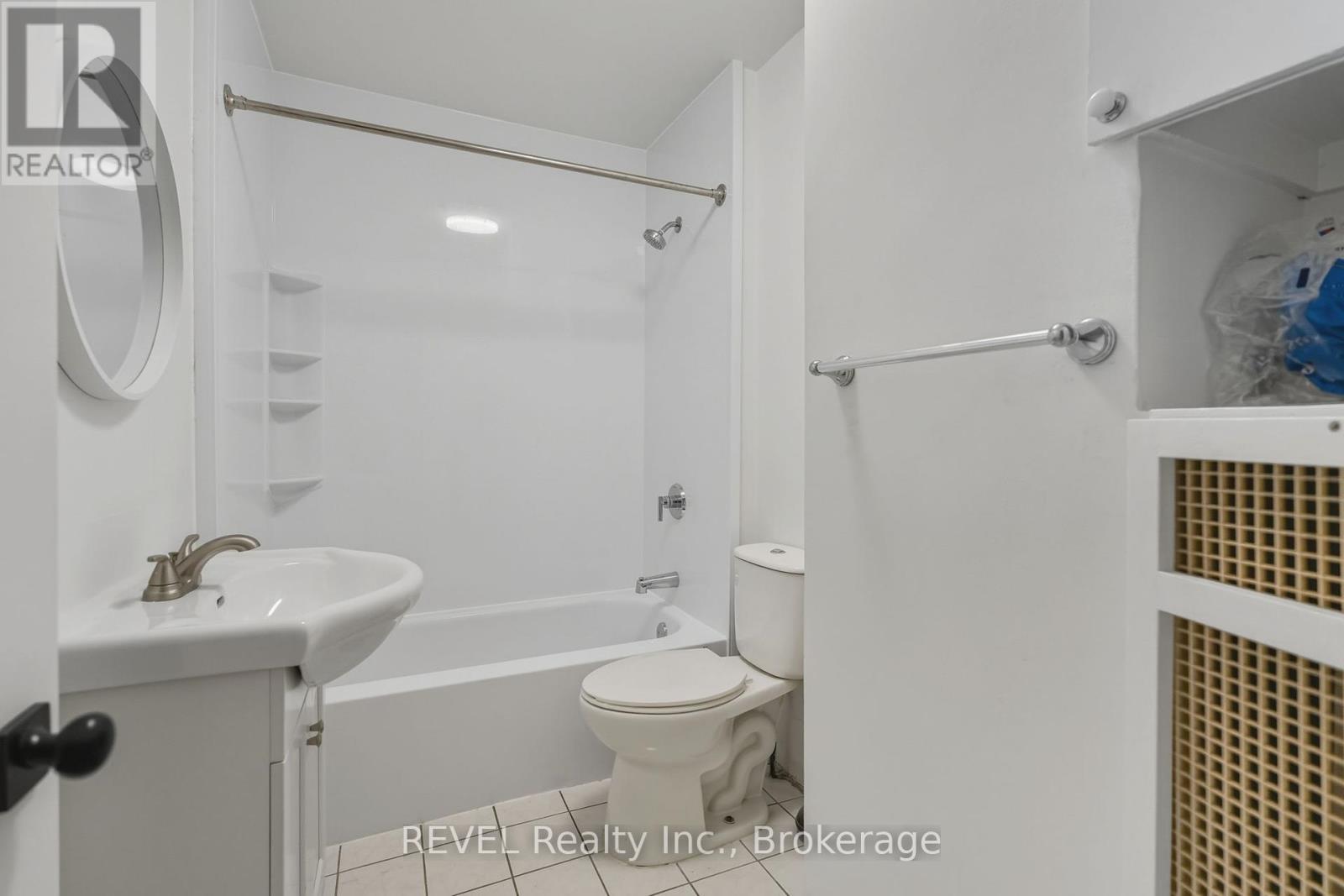 21 Plymonth Road, Welland (Lincoln/crowland), Ontario  L3B 3C4 - Photo 12 - X12442547