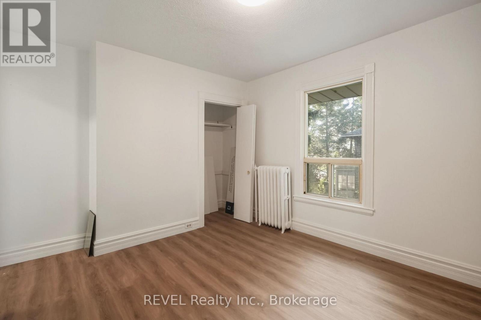 21 Plymonth Road, Welland (Lincoln/crowland), Ontario  L3B 3C4 - Photo 7 - X12442547