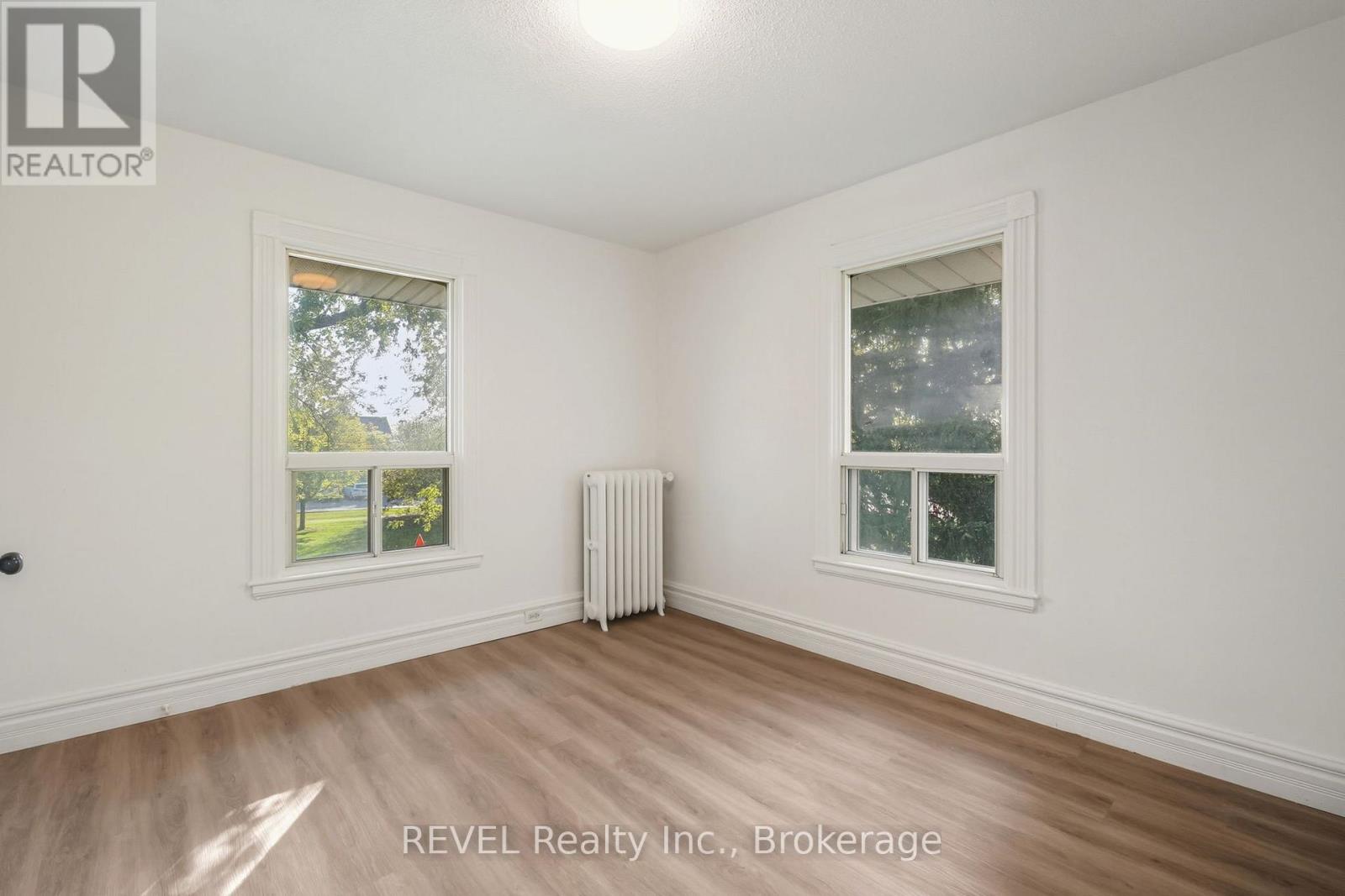 21 Plymonth Road, Welland (Lincoln/crowland), Ontario  L3B 3C4 - Photo 8 - X12442547