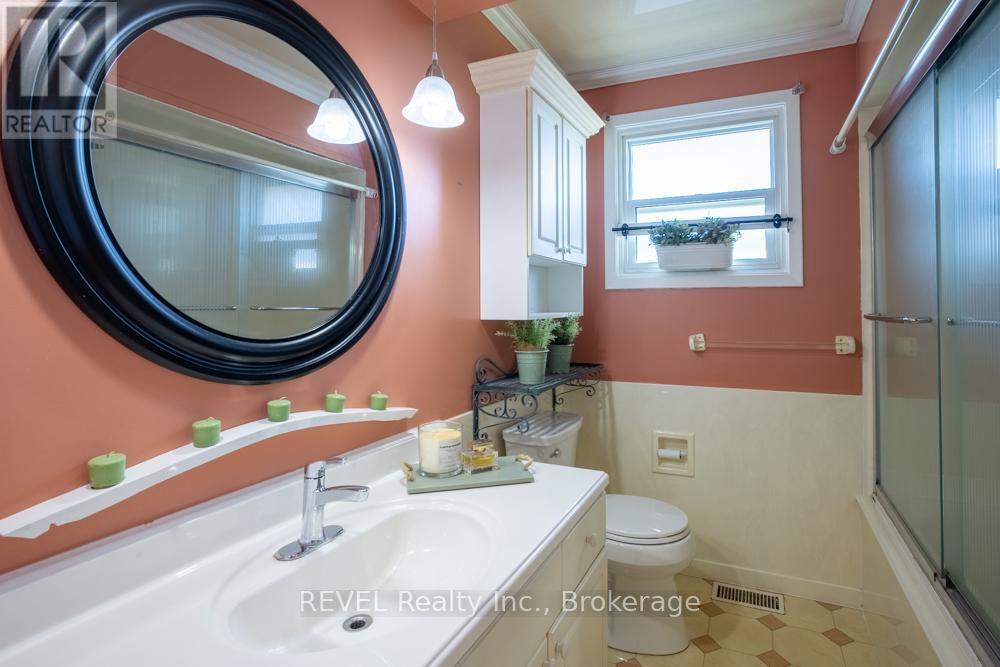 43 Trelawn Parkway, Welland (N. Welland), Ontario  L3C 1W4 - Photo 17 - X12442578