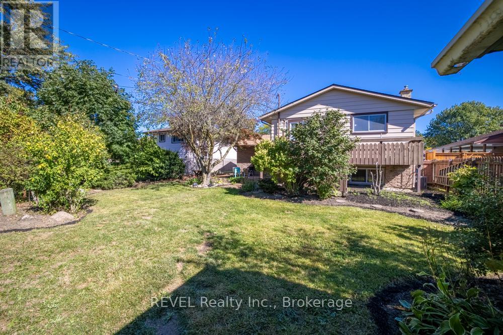 43 Trelawn Parkway, Welland (N. Welland), Ontario  L3C 1W4 - Photo 32 - X12442578