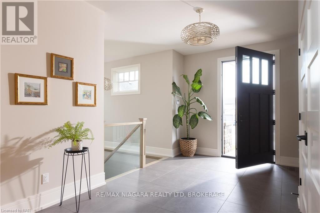 32 Breckenridge Boulevard, St. Catharines (Grapeview), Ontario  L2W 1A7 - Photo 9 - X12442615
