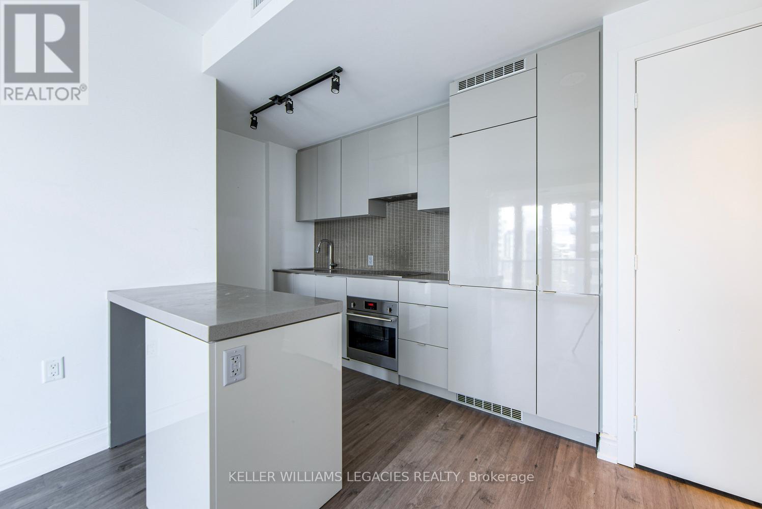 3705 - 7 Grenville Street, Toronto (Bay Street Corridor), Ontario  M4Y 0E9 - Photo 8 - C12442364