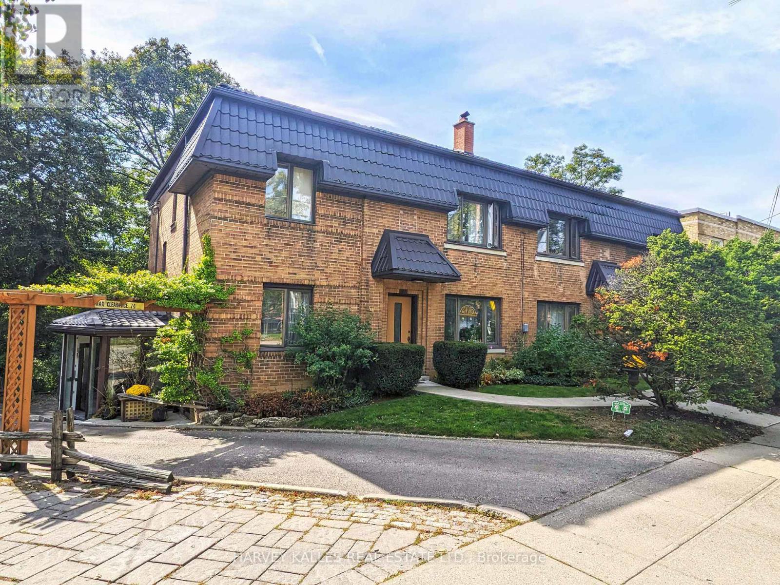 UPPER - 95 CHATSWORTH DRIVE, Toronto, Ontario
