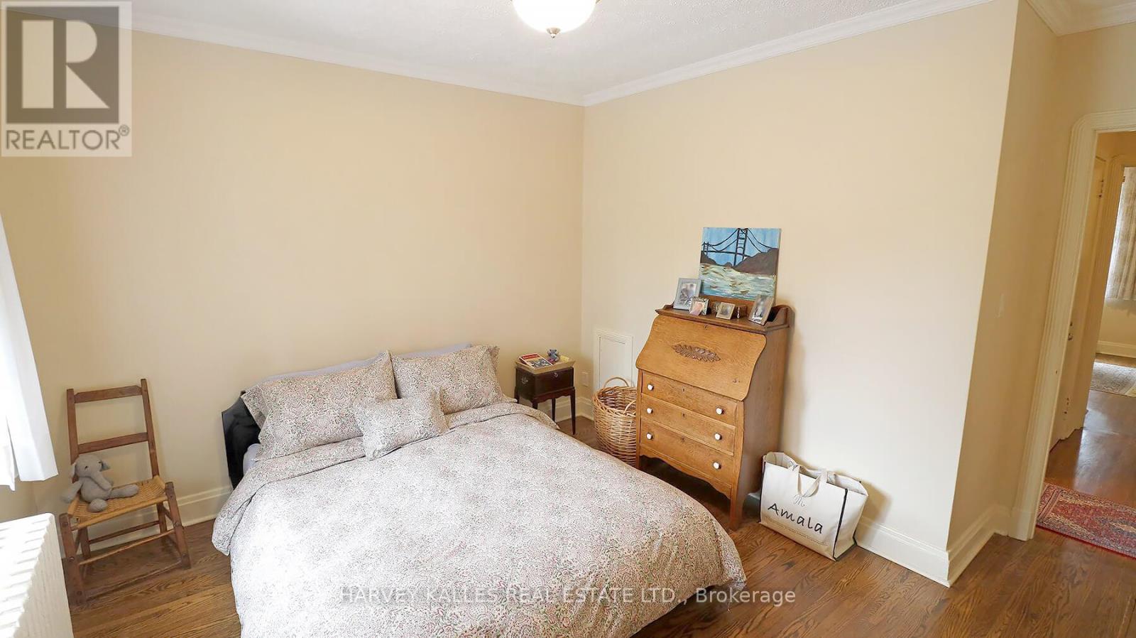 Upper - 95 Chatsworth Drive, Toronto, Ontario  M4R 1R8 - Photo 11 - C12442423