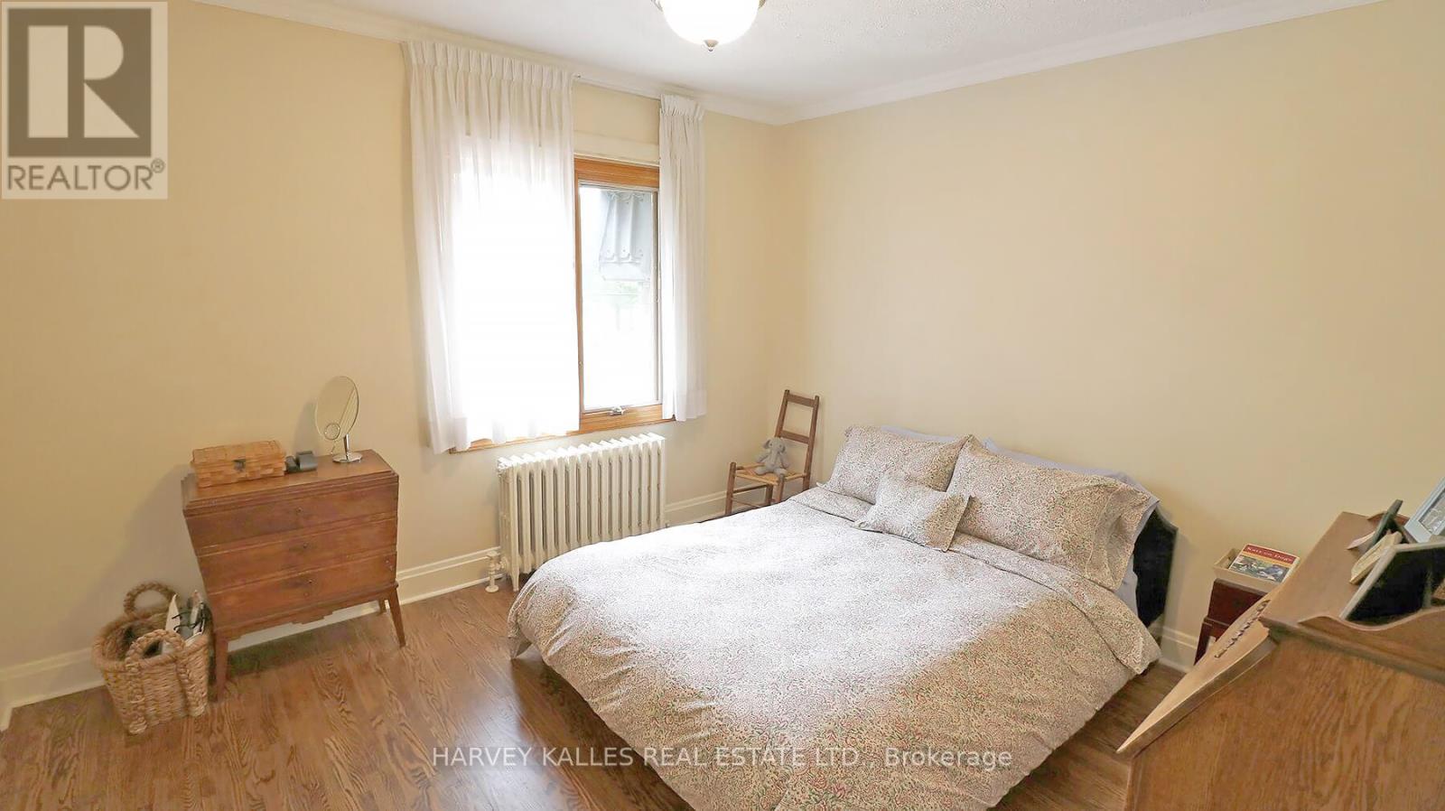 Upper - 95 Chatsworth Drive, Toronto, Ontario  M4R 1R8 - Photo 12 - C12442423