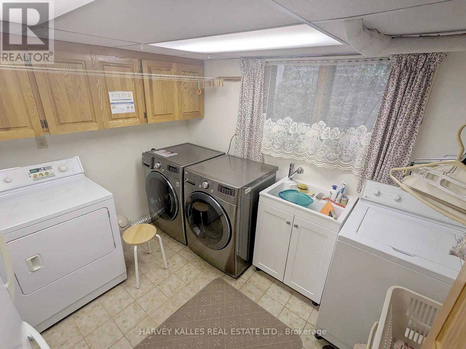 Upper - 95 Chatsworth Drive, Toronto, Ontario  M4R 1R8 - Photo 15 - C12442423