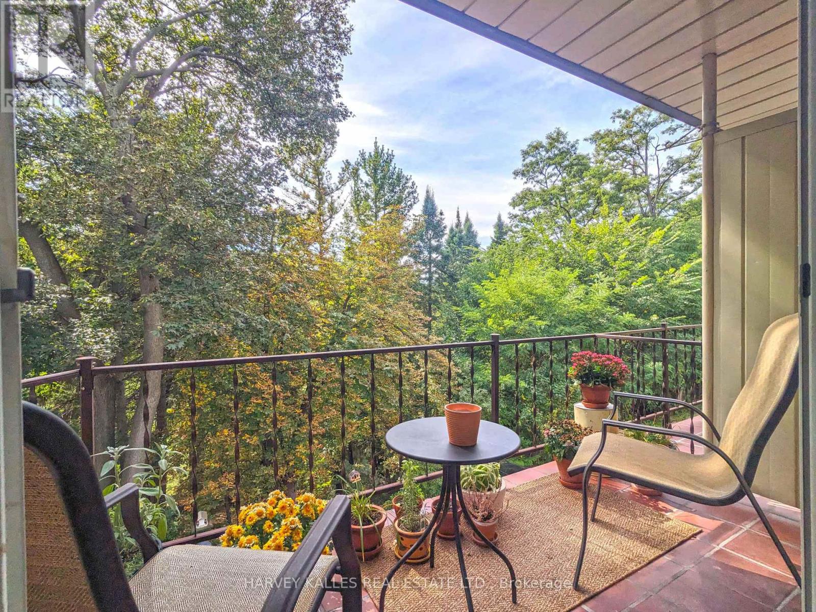 Upper - 95 Chatsworth Drive, Toronto, Ontario  M4R 1R8 - Photo 16 - C12442423