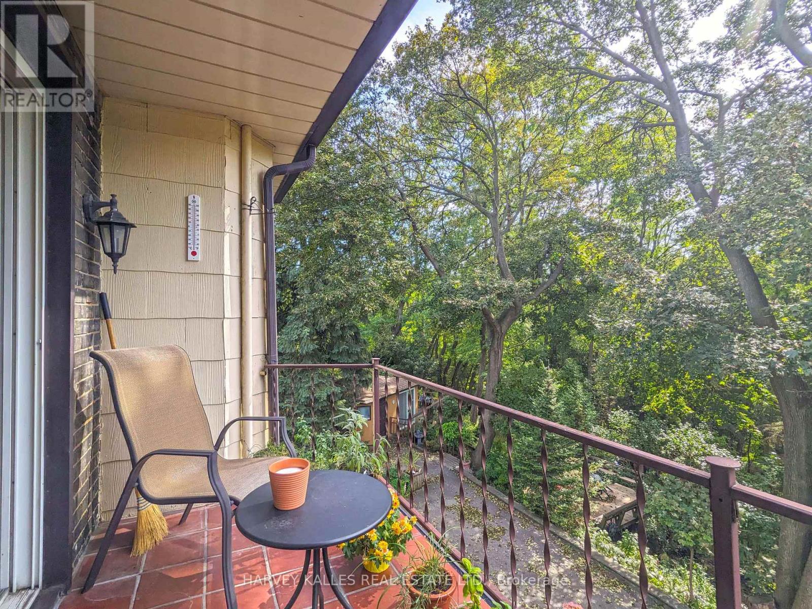 Upper - 95 Chatsworth Drive, Toronto, Ontario  M4R 1R8 - Photo 17 - C12442423