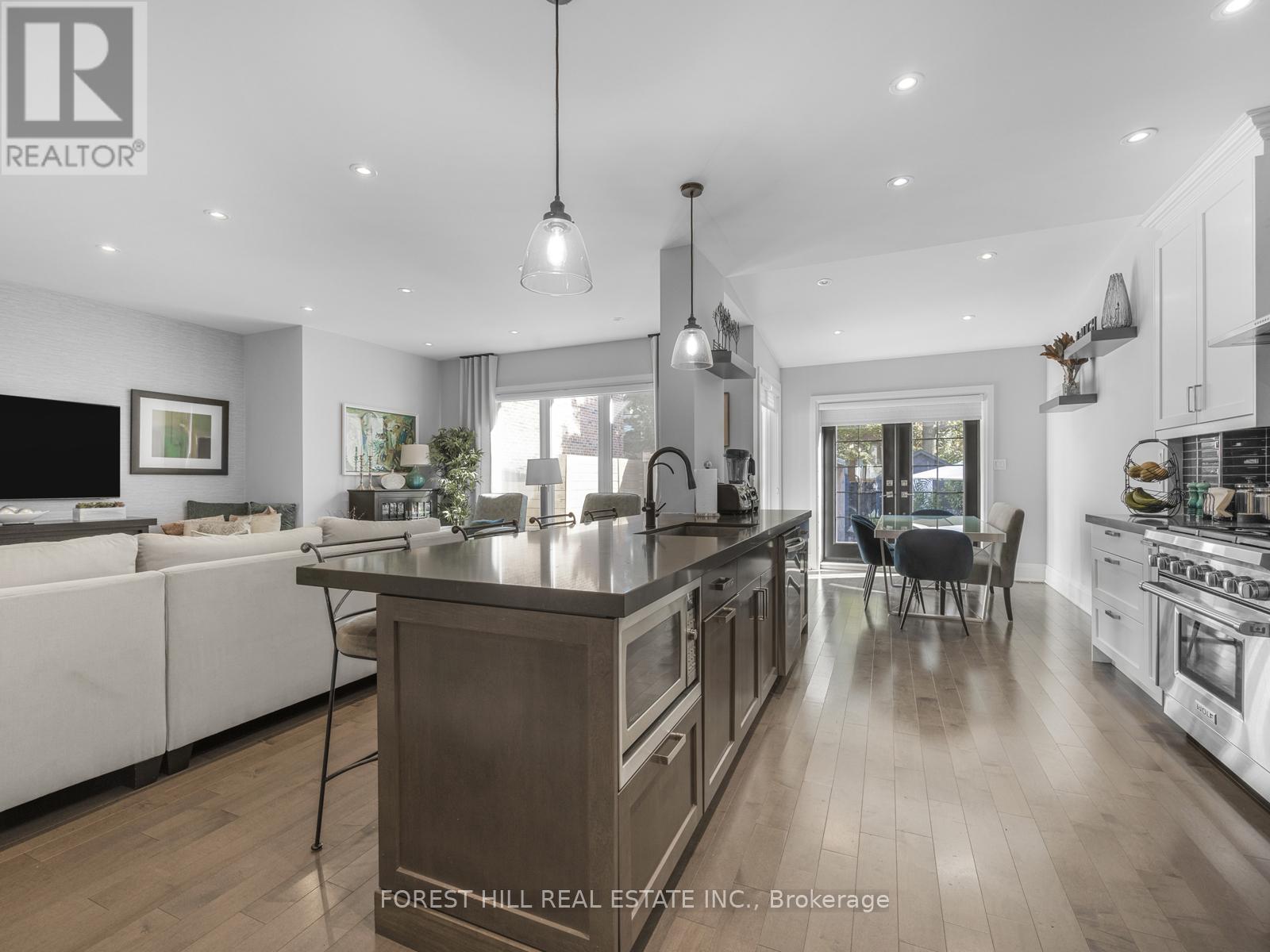 67 Duggan Avenue, Toronto, Ontario  M4V 1Y1 - Photo 10 - C12442512