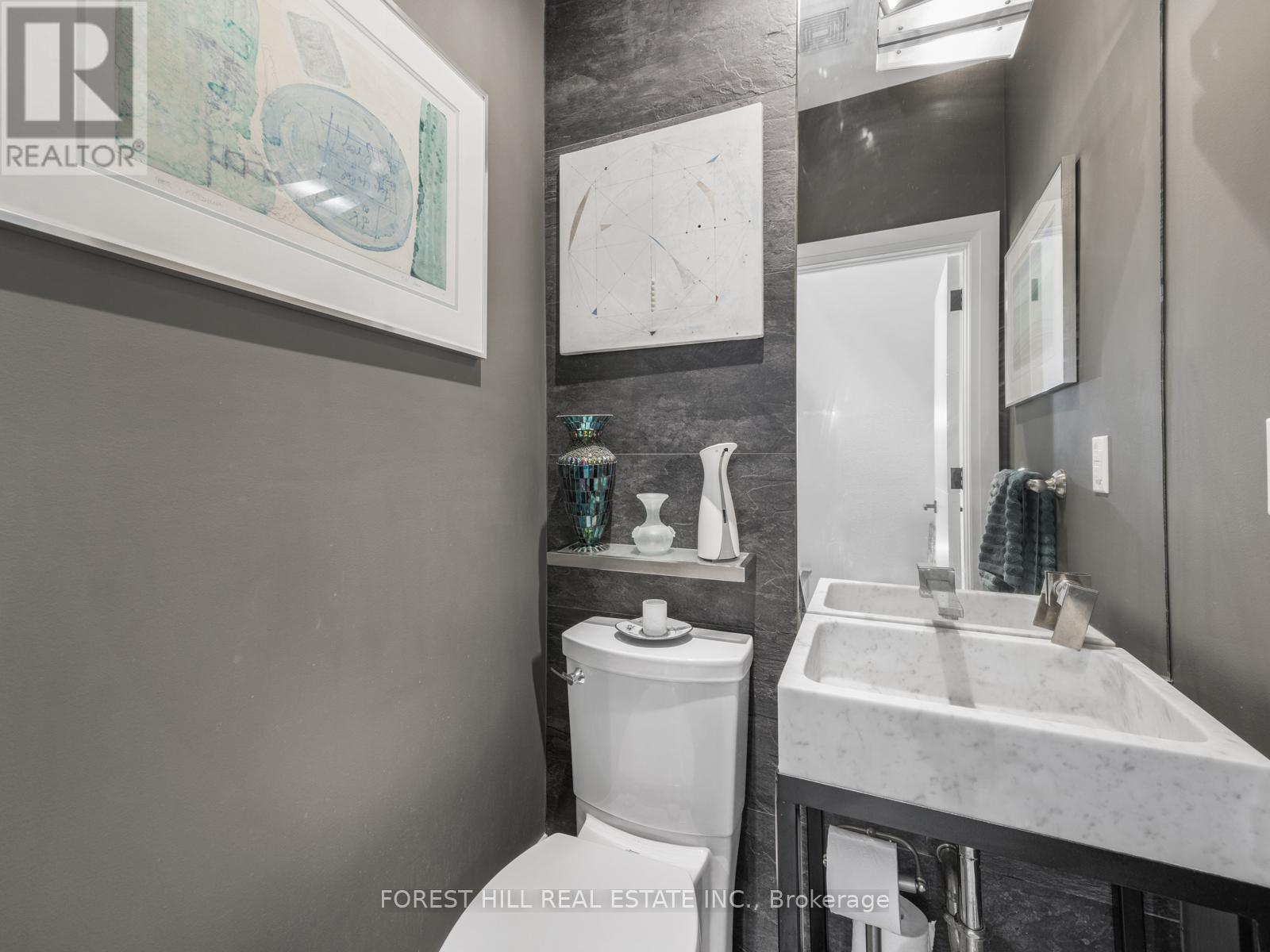 67 Duggan Avenue, Toronto, Ontario  M4V 1Y1 - Photo 14 - C12442512