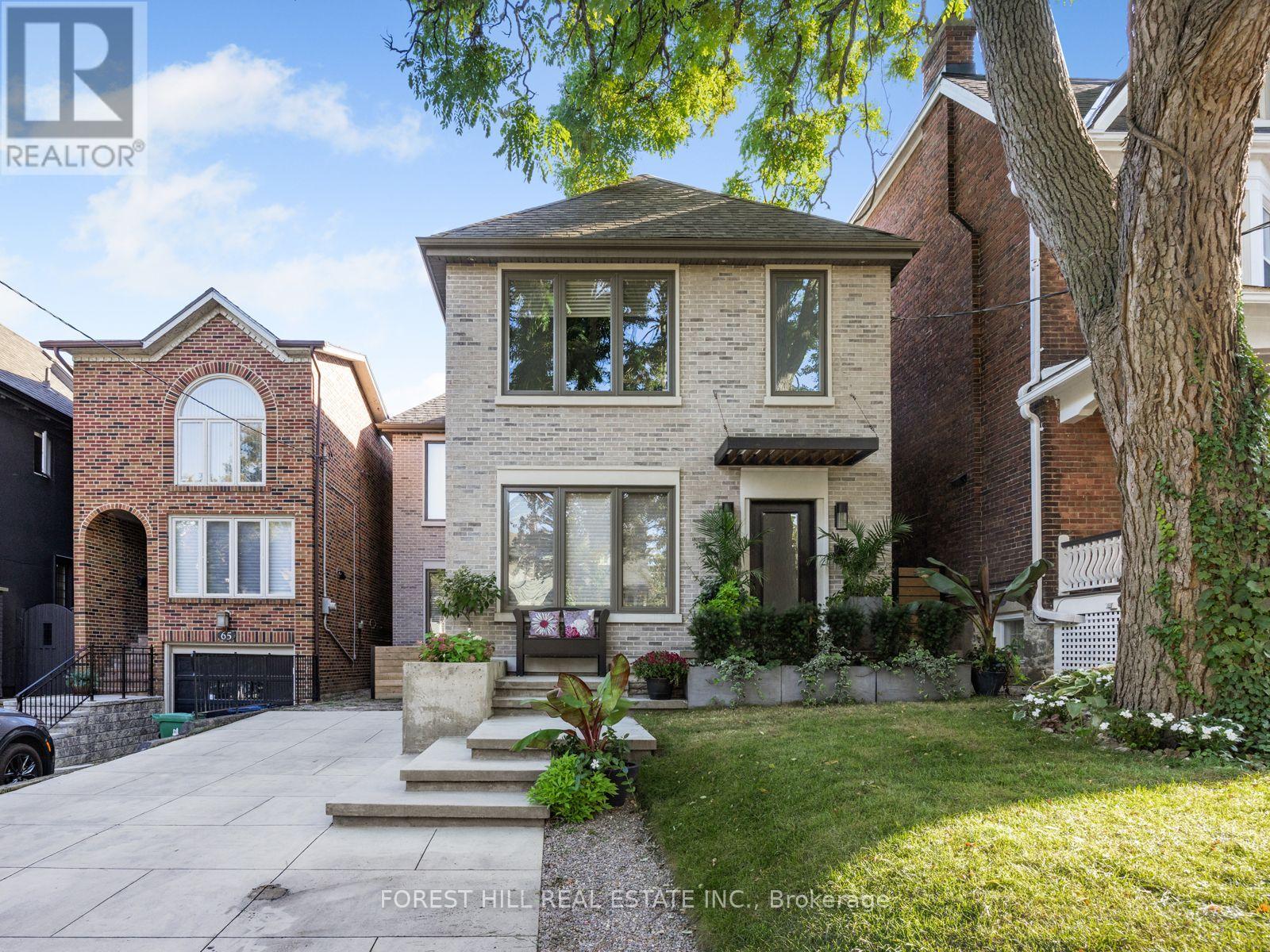 67 Duggan Avenue, Toronto, Ontario  M4V 1Y1 - Photo 2 - C12442512