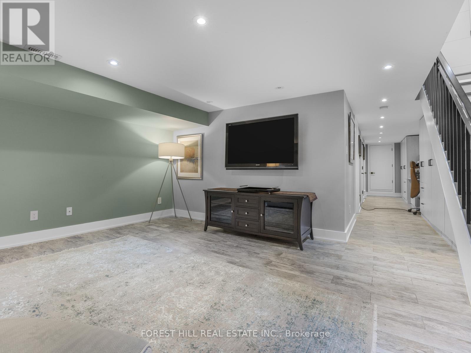 67 Duggan Avenue, Toronto, Ontario  M4V 1Y1 - Photo 25 - C12442512