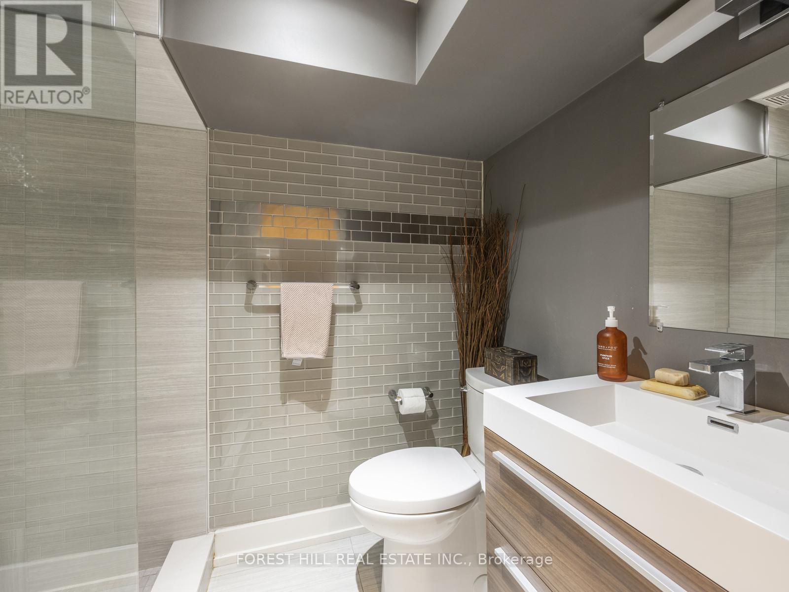 67 Duggan Avenue, Toronto, Ontario  M4V 1Y1 - Photo 28 - C12442512