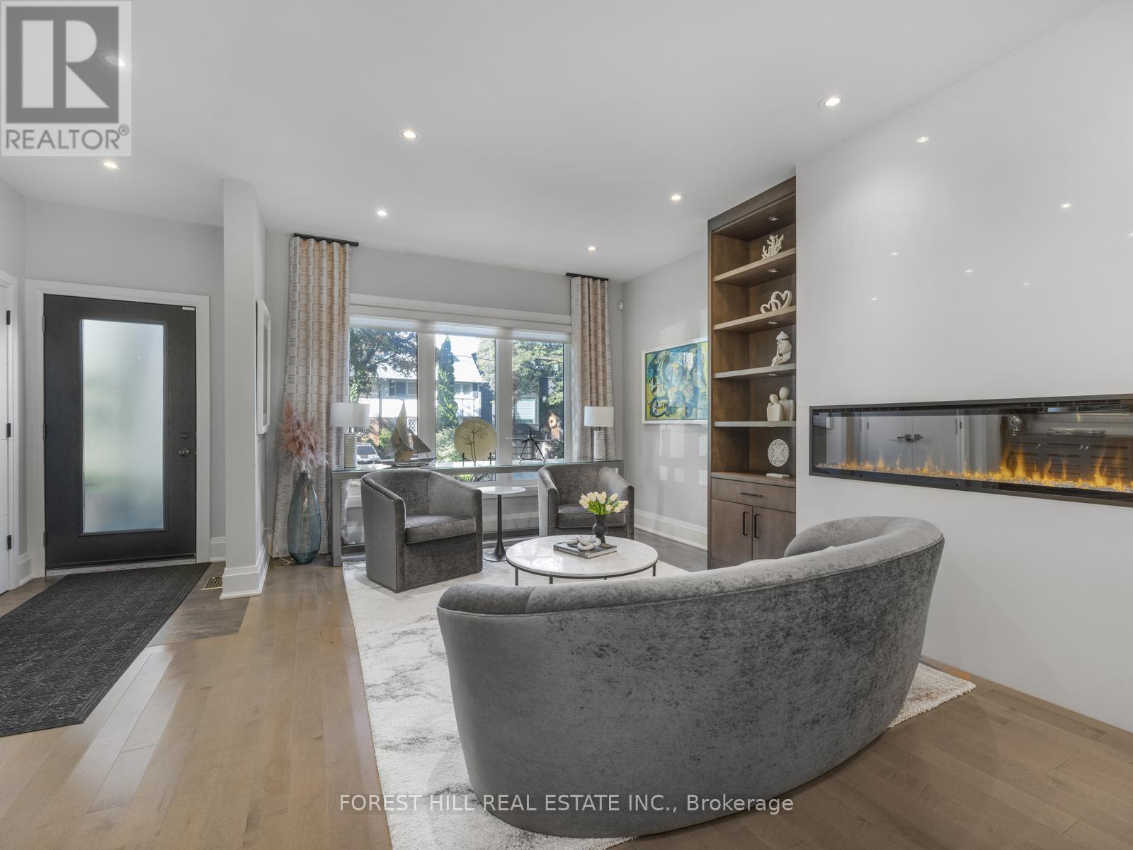 67 Duggan Avenue, Toronto, Ontario  M4V 1Y1 - Photo 3 - C12442512