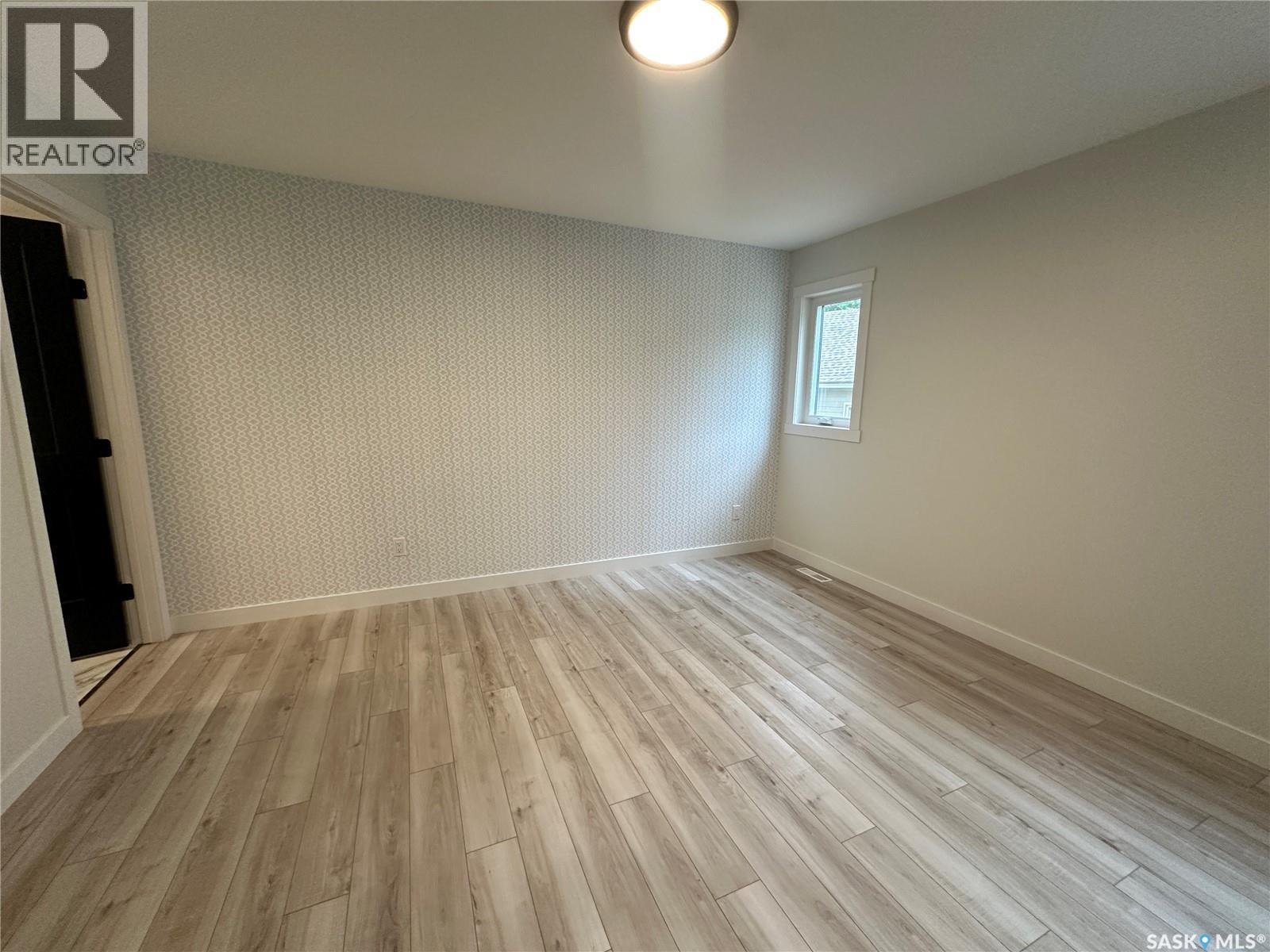 230 8th Street, Weyburn, Saskatchewan  S4H 1E2 - Photo 9 - SK013336