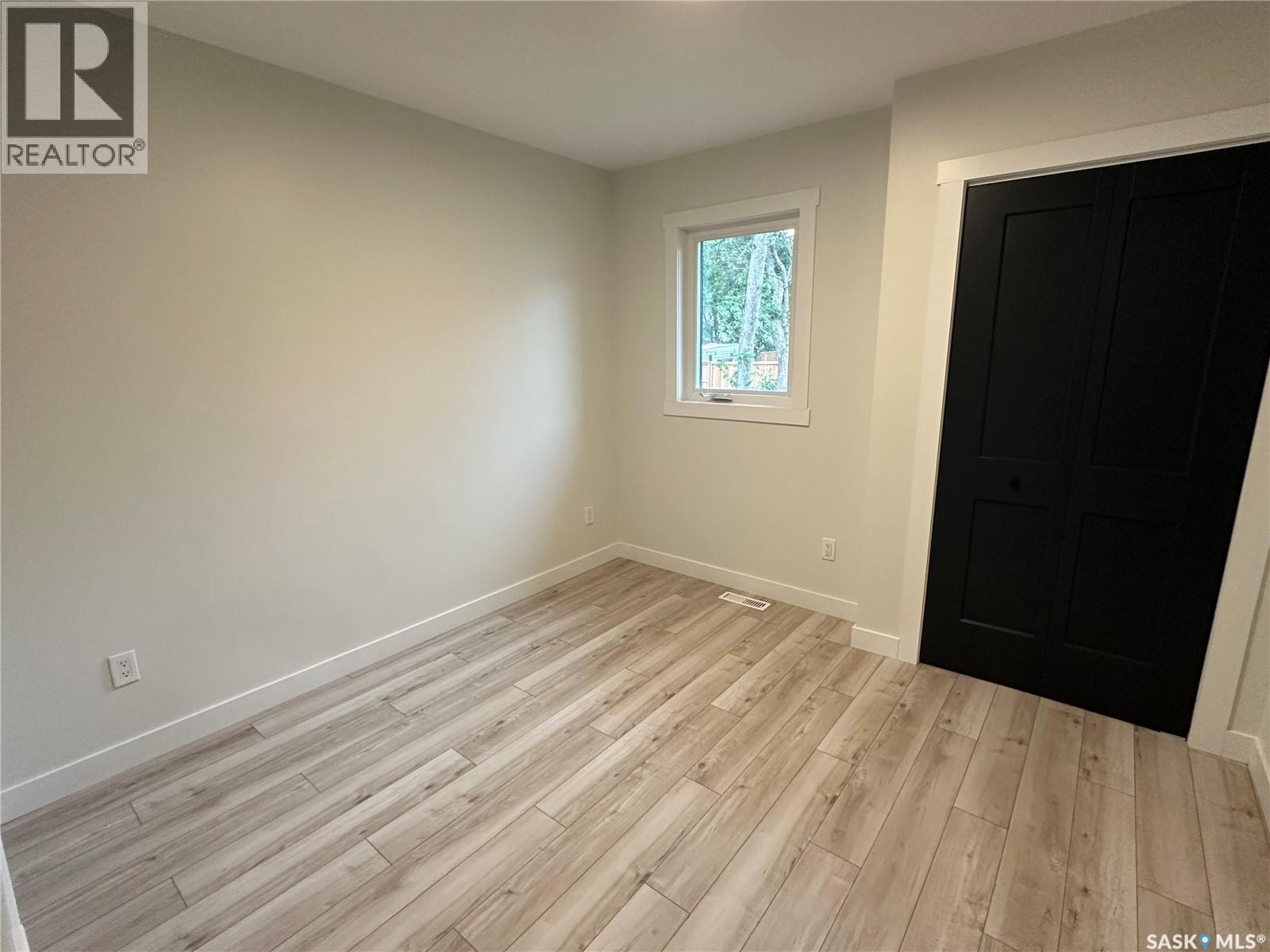 230 8th Street, Weyburn, Saskatchewan  S4H 1E2 - Photo 14 - SK013336