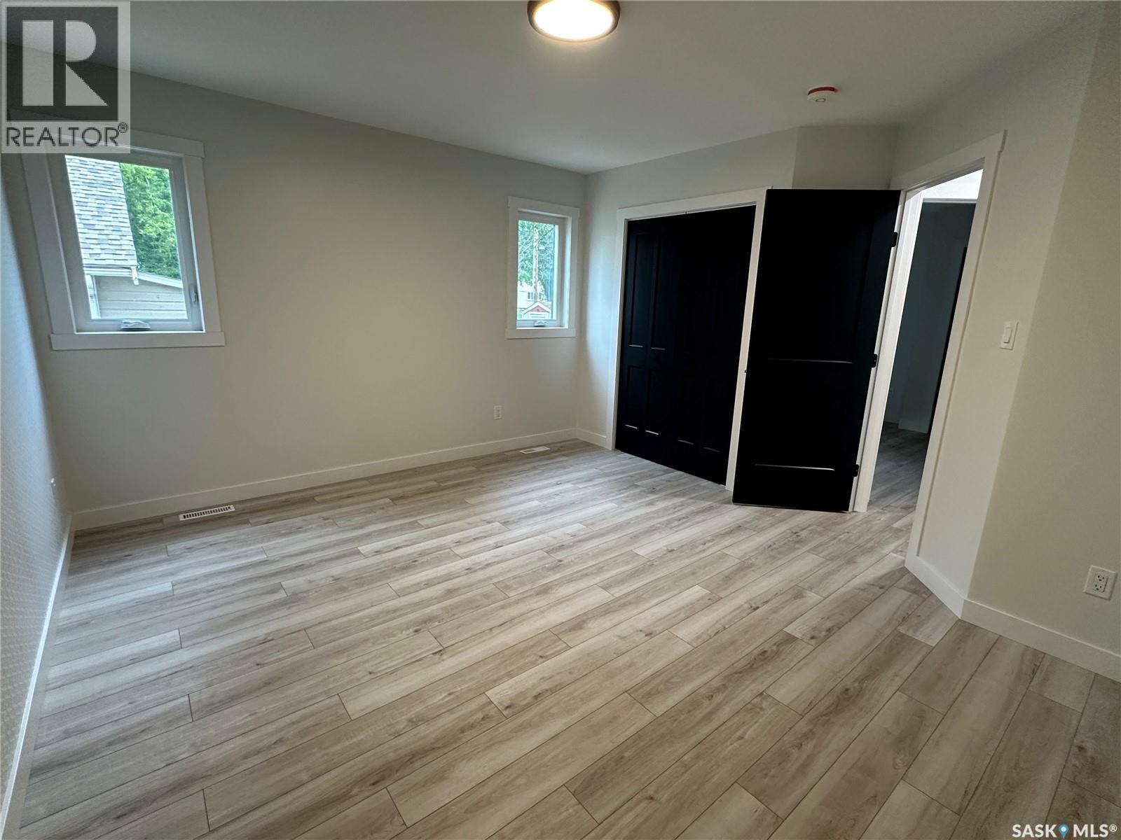 230 8th Street, Weyburn, Saskatchewan  S4H 1E2 - Photo 12 - SK013336