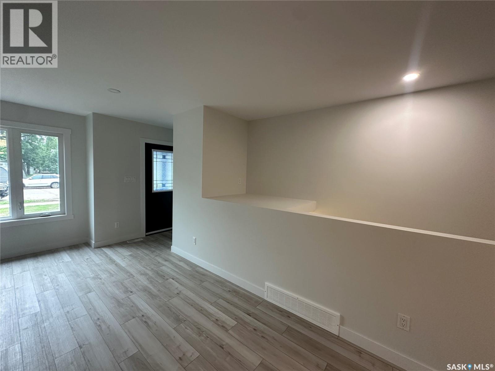 230 8th Street, Weyburn, Saskatchewan  S4H 1E2 - Photo 6 - SK013336