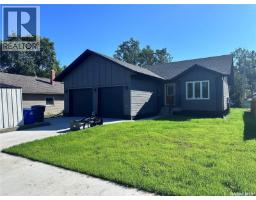 230 8th Street, Weyburn, Ca