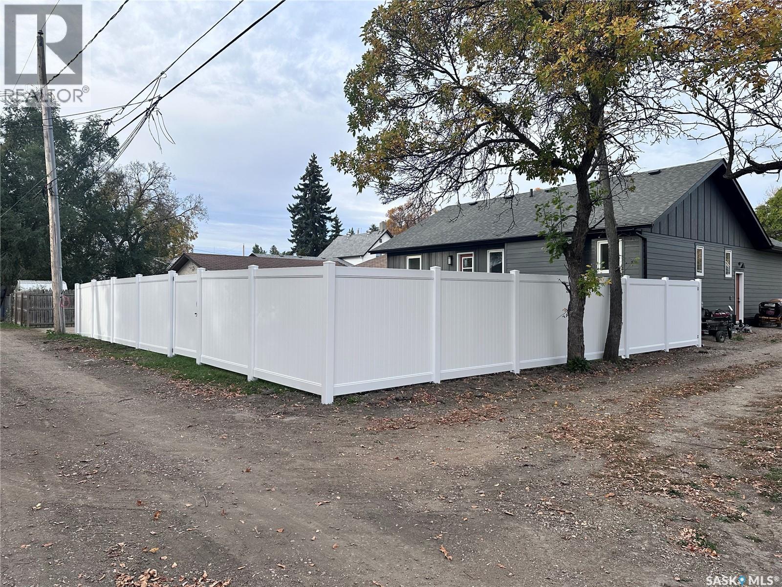 230 8th Street, Weyburn, Saskatchewan  S4H 1E2 - Photo 19 - SK013336
