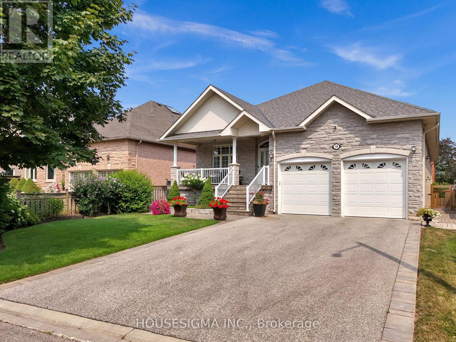 38 Pairash Avenue, Richmond Hill (Mill Pond), Ontario  L4C 0N1 - Photo 2 - N12442363