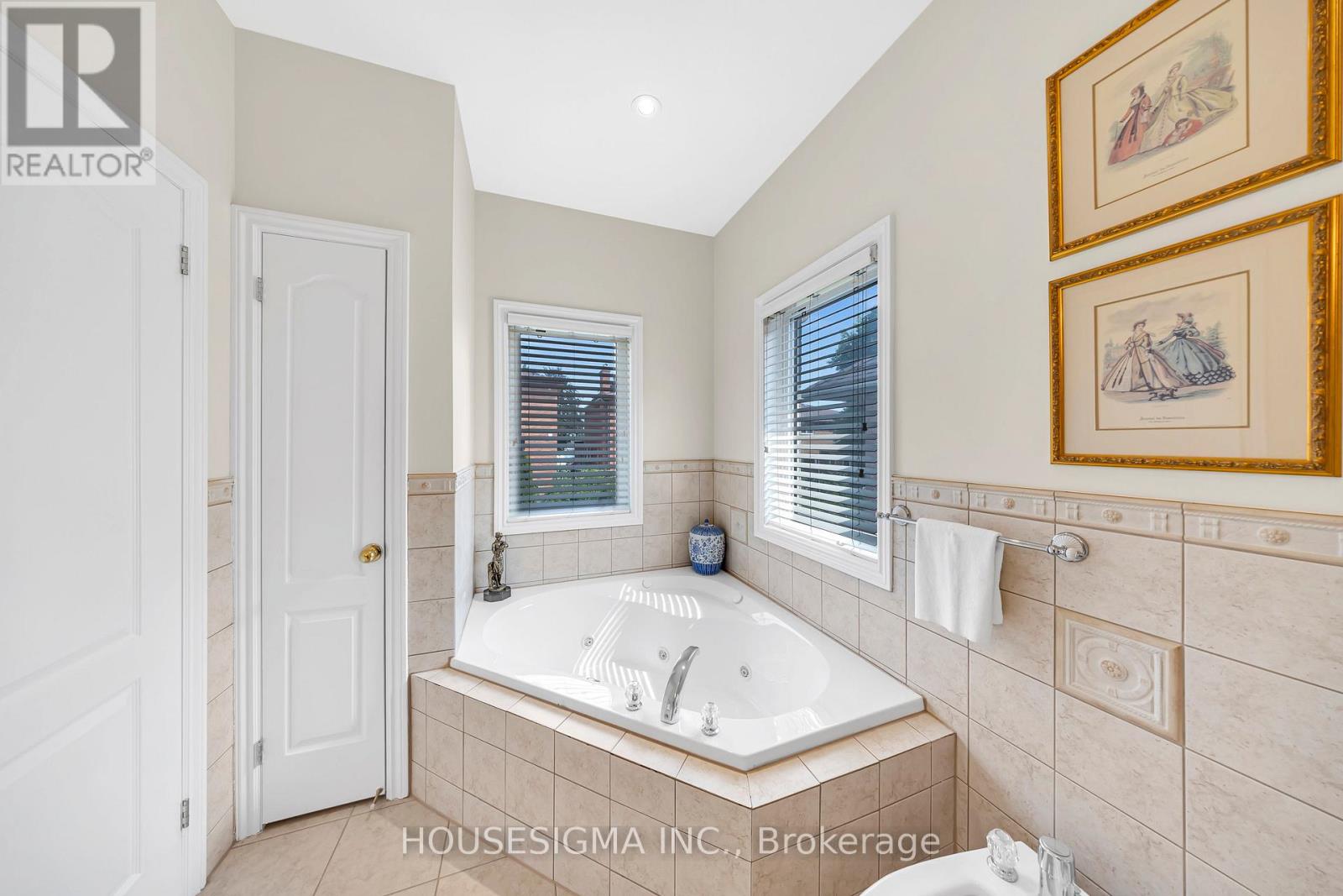 38 Pairash Avenue, Richmond Hill (Mill Pond), Ontario  L4C 0N1 - Photo 23 - N12442363