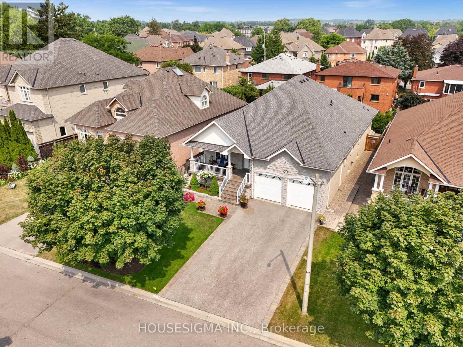 38 Pairash Avenue, Richmond Hill (Mill Pond), Ontario  L4C 0N1 - Photo 3 - N12442363