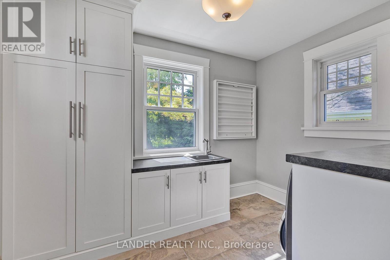 36 King Street, East Gwillimbury (Mt Albert), Ontario  L0G 1M0 - Photo 19 - N12442424