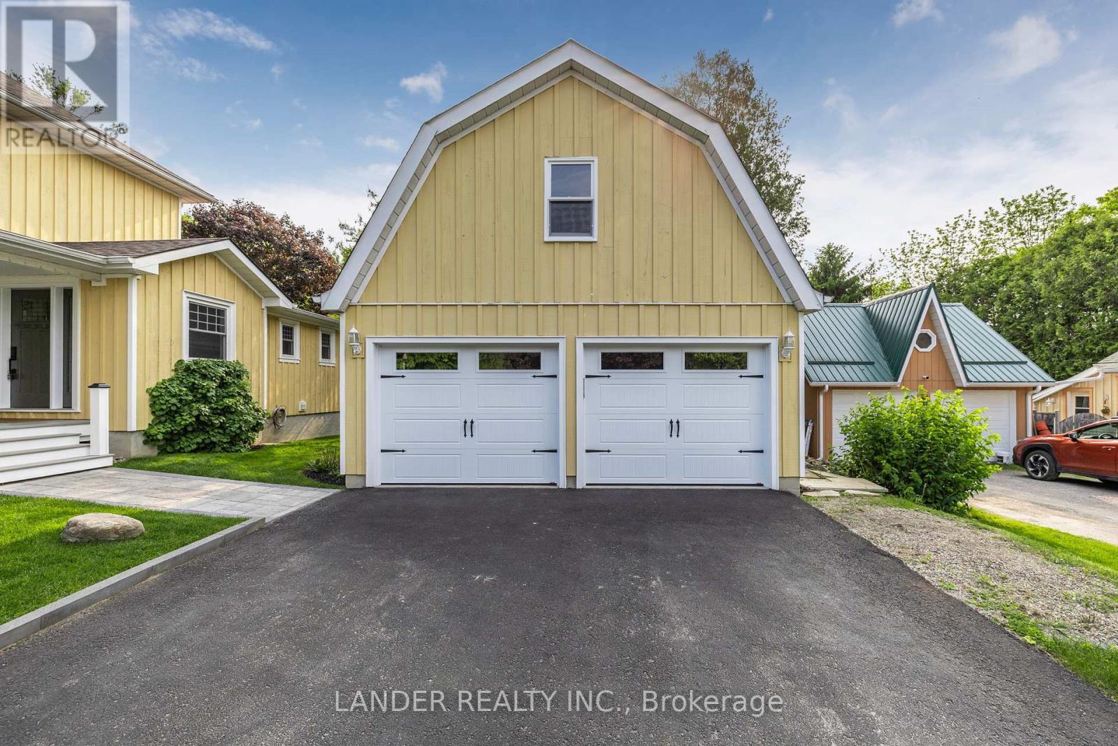 36 King Street, East Gwillimbury (Mt Albert), Ontario  L0G 1M0 - Photo 2 - N12442424