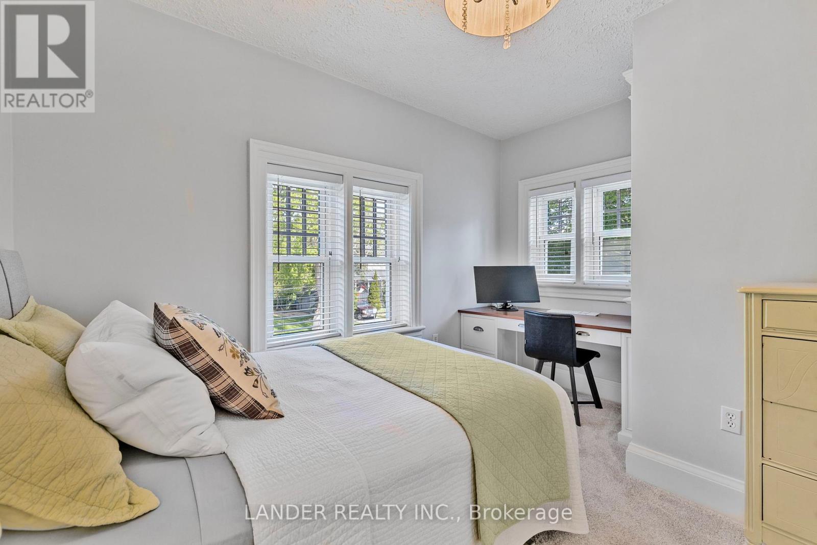 36 King Street, East Gwillimbury (Mt Albert), Ontario  L0G 1M0 - Photo 25 - N12442424