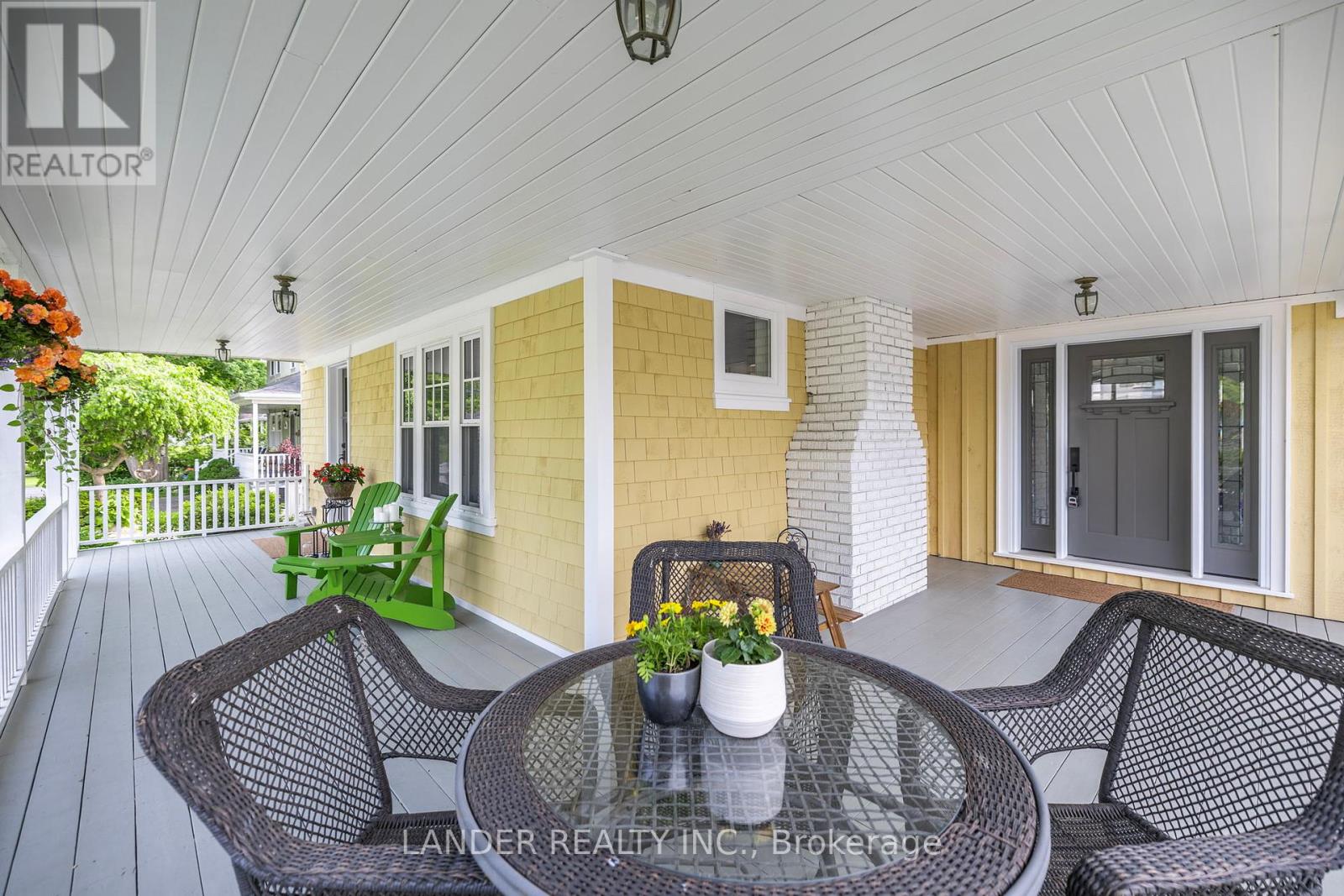 36 King Street, East Gwillimbury (Mt Albert), Ontario  L0G 1M0 - Photo 3 - N12442424