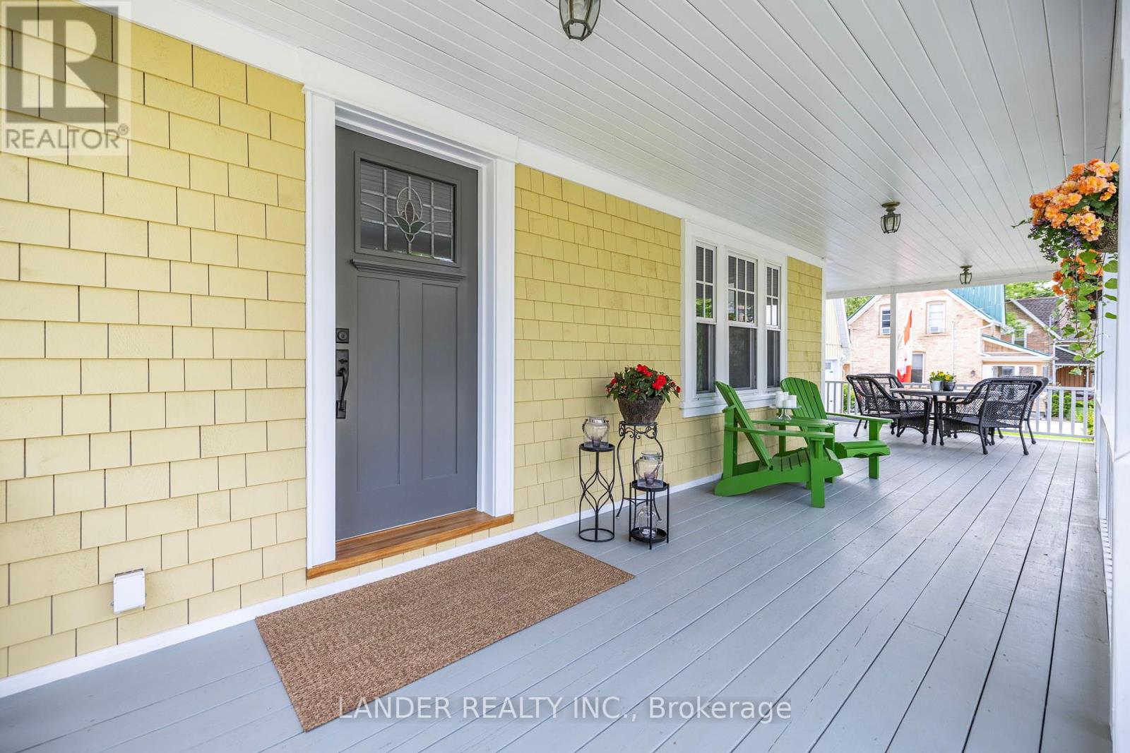 36 King Street, East Gwillimbury (Mt Albert), Ontario  L0G 1M0 - Photo 4 - N12442424