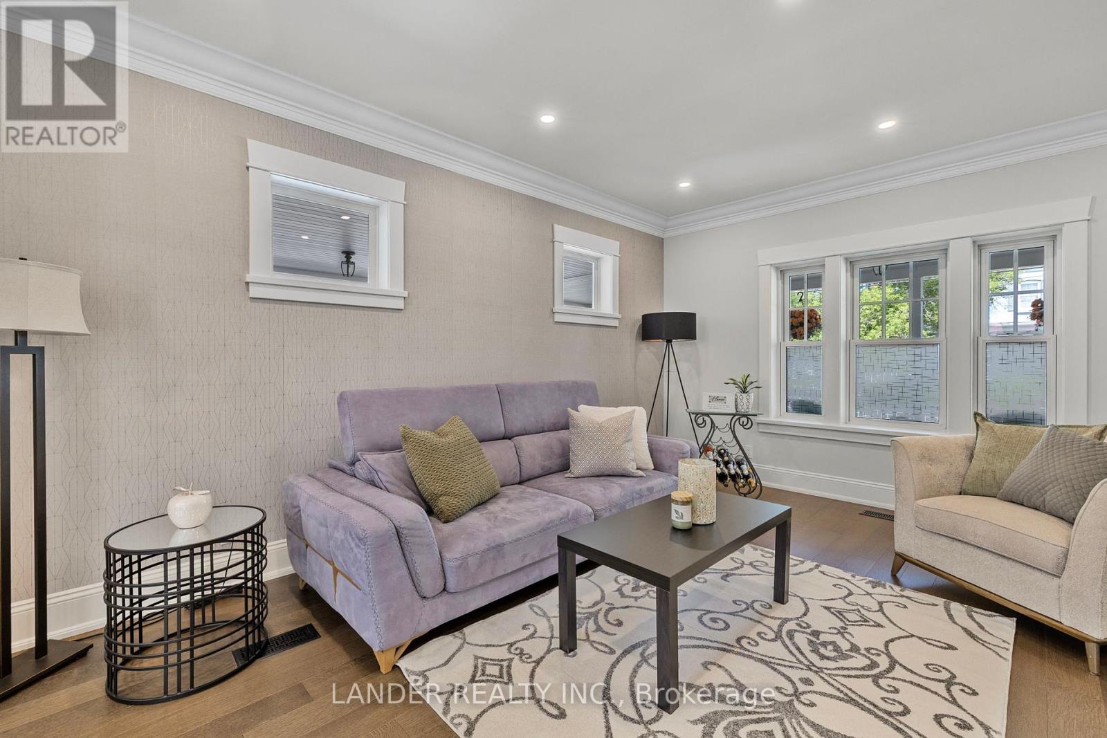 36 King Street, East Gwillimbury (Mt Albert), Ontario  L0G 1M0 - Photo 6 - N12442424