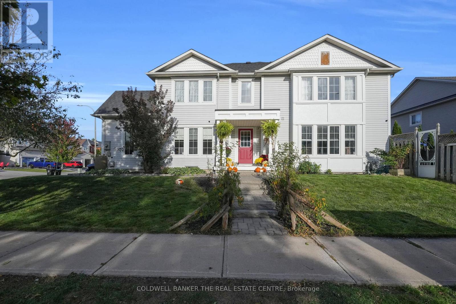 1 Mcgahey Street, New Tecumseth (Tottenham), Ontario  L0G 1W0 - Photo 2 - N12442441